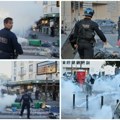 Drama ispred gimnazije u Parizu! Policija uklanja blokade, a demonstranti ih gađaju kamenjem (video)