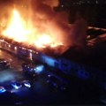 FOTO, VIDEO Veliki požar u Novom Pazaru: Gore magacini sa štofovima, ima povređenih