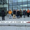 Zaposleni na RTV-u održali protest zbog napada na novinare: „Danas solidarnost – sutra opstanak“