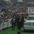 Hiljade ljudi na stadionu u Kamerunu čeka misu pape Lava XIV