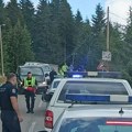 Jedan maloletnik (15) stradao, drugi povređen! Pritvor za dve osobe zbog teške nesreće na Goliji. Očevici: Gajbe i flaše s…