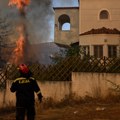 Požar u zapadnoj Atici stigao do naselja, na terenu sedam aviona i 450 vatrogasaca