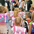 Teška školska torba može napraviti zdravstveni problem: Kako zaštititi kičmu i stopala deteta