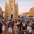„Победа почиње у Новом Саду“: Скуп зборова на Тргу слободе (ФОТО, ВИДЕО)