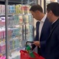 "Otišli smo da kupimo parizer - najvećeg neprijatelja opozicije" Ministar Mali podelio snimak sa Momirovićem iz prodavnice…