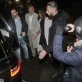Čuveni Francuz i njegova 30 godina mlađa devojka hipnotisali parižane suvom elegancijom: Zovu ih "deka i unuka", a oni…
