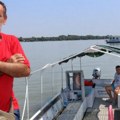 Čamcem spaja Zemunski kej i Lido