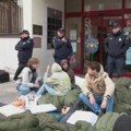 Čačanski studenti prekinuli protest ispred Gradske uprave
