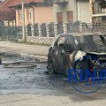 "Čuli smo jaku eksploziju, ceo automobil je goreo“: Drama u Čačku, vozilo potpuno izgorelo u Omladinskoj ulici (FOTO)