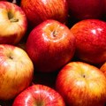 "Bože, dokle smo stigli": U prodavnici osvanule "novogodišnje jabuke" - jedan komad po ceni celog kilograma
