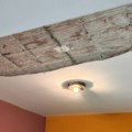 Nadležne službe pregledale nišku školu u kojoj se obrušio deo plafona: Prostorija van upotrebe