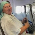 Unuka platila baki prvi let avionom i letovanje, čula je da priča o poslednjim danima, njen gest raznežio sve