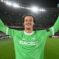 Mile Svilar u "transu" sa navijačima Rome VIDEO