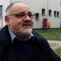 Па, ово је невероватно: Док му се град распада, градоначелник самог себе наградио косилицом