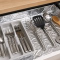 Sve više ljudi opet stavlja aluminijumsku foliju u fioke: Imaju dobar razlog za to - evo zašto i stručnjaci preporučuju.
