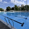 Svi su morali da napuste bazen Tašmajdan juče tačno u 15.30 časova: Da li se to neko uneredio u vodi?