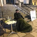 Duže od 12 sati ispred suda, niko se od nadležnih nije obratio