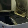 Punjač planuo tokom leta: Avion sa 322 putnika morao da se vrati u Amsterdam, povređen i bivši ministar (video)