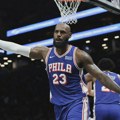 VIDEO Lebron "pocepao" odbranu na debiju u Filadelfiji: Svi gledali u njega, a onda usledila magija