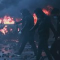 FOTO, VIDEO Tirana kao ratna zona: Studenti bacaju Molotovljeve koktele, policija uzvraća suzavcem, Rama tvrdi da je sprečen…