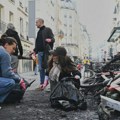 Gradonačelnik Pariza pozvao građane da pomognu u čišćenju ulica, statua Marijane osvanula u žutom prsluku