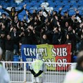 Navijački "rat" u Prištini - Uzvikivali Kosovo je Srbija, pa ih izbacili sa stadiona (foto)