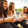 Upoznavanje u 21. veku: Pomoć porodice i prijatelja u potrazi za partnerom na Tinderu
