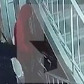 Bivši policajac pokušao da ukrade lift: Kamere zabeležile nesvakidašnju akciju (video)