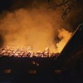 Požar kod Odžaka Vatra "guta" kuću, na licu mesta pet vatrogasnih vozila (VIDEO)