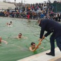 Četiri žene među plivačima za Bogojavljenski krst