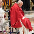 Papa otkazao učešće u procesiji Puta krsta zbog zdravstvenih problema