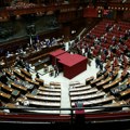 VIDEO Tuča u italijanskom parlamentu, poslanik izveden u kolicima: „U bolnici sam, primio sam dosta udaraca“
