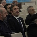 Žika Jakšić stigao na komemoraciju: Jedini ne krije lice, smestio se u drugi red