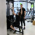 Mirka invaliditet ne sprečava da život živi punim plućima: Uprkos slepilu, on je kiropraktičar, muzičar i redovno ide u…