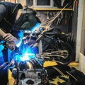 Ovih zanatlija ima sve manje: Auto-industrija u problemu, potražnja za radnicima ogromna, ali nema ko da radi