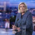 Le Pen ostala bez mandata