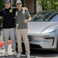 Teslin Model Y se sam isporučio kupcu