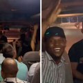 Musa, Srbin u duši, zapevao pesmu Saše Matića, pa postao hit: Snimak iz autobusa na Zanzibaru oduševio mnoge