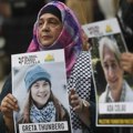Privedeni propalestinski aktivisti iz flotile ka Gazi čekaju deportaciju iz Izraela