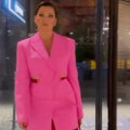 Roze minić i crvene hulahopke: Izazovno izdanje Nine Badrić: Vitka figura i izvajane noge u prvom planu (foto)
