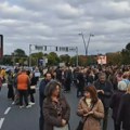 „Prosveta je ustala i nije odustala“: Građani blokirali kružni tok kod TC Ušće