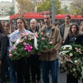 У више градова Србије одржано 16 минута тишине у знак сећања на студенткињу Ању Радоњић која је настрадала у паду…