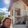 Amerikanac poznat po kupovini stare kuće na Balkanu za 5.000 evra, završio njeno renoviranje pa napravio šok potez: Sada ima…