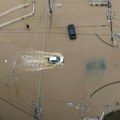 Poplave kod Tokija: Poginulo šest osoba, saobraćaj paralisan (foto/video)