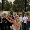 Glumica (66) uhvatila bidermajer na venčanju Jelene Jovičić: Ova koleginica je imala najviše sreće (foto)