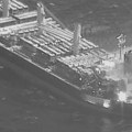 Британска фирма упутила апел бродовима: Танкер нападнут у Црвеном мору примио помоћ