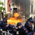 Demonstranti u Tirani palili gume: Traže ostavku vlade nakon optužbi za veze sa kriminalcima (VIDEO)