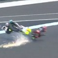 Jeziv sudar na MotoGP-u prestravio navijače: Vozač iznet na nosilima nakon užasnog pada