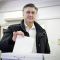 Hrvatski premijer Plenković glasao na predsedničkim izborima