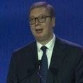 Vučić: Skandalozno ponašanje poslanice NPS koja je nožem cepala transparent studenata